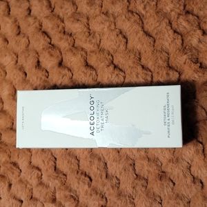 Aceology detoxifying treatment mask